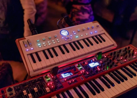 Купить Arturia AstroLab 37 White по выгодной цене в Краснодаре