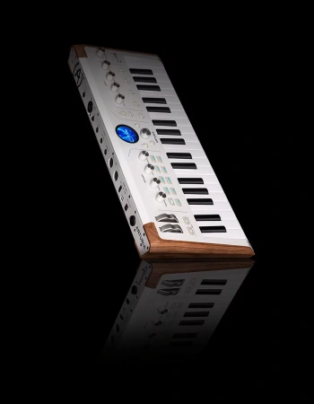 Купить Arturia AstroLab 37 White по выгодной цене в Краснодаре
