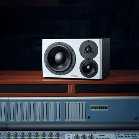 Купить Dynaudio LYD 48 R B/W по выгодной цене в Краснодаре